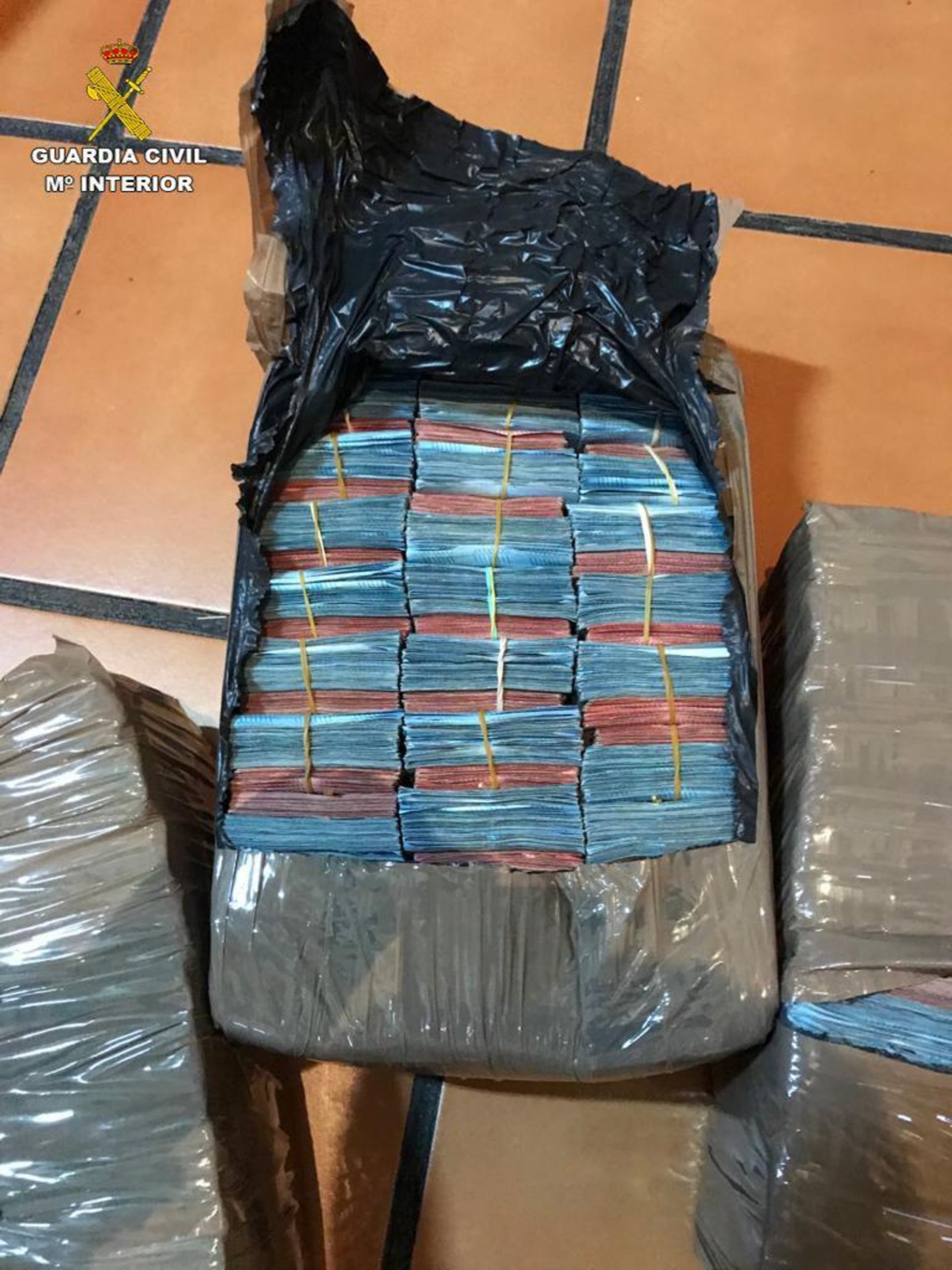 Мешканці Львівщини допомогли викрити тютюнову мафію
