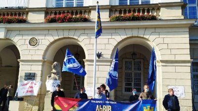 У Львові пікетували проти пропаганди ЛГБТ (ФОТО)