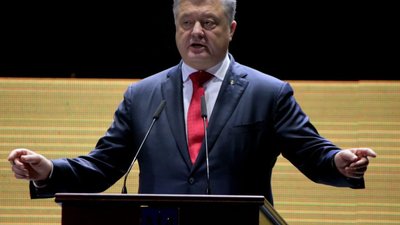 Порошенко виступає у львівському Оперному театрі (ВІДЕО)