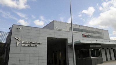 До Києва чи Праги: два медіа зібралися перевезти журналістів із Москви