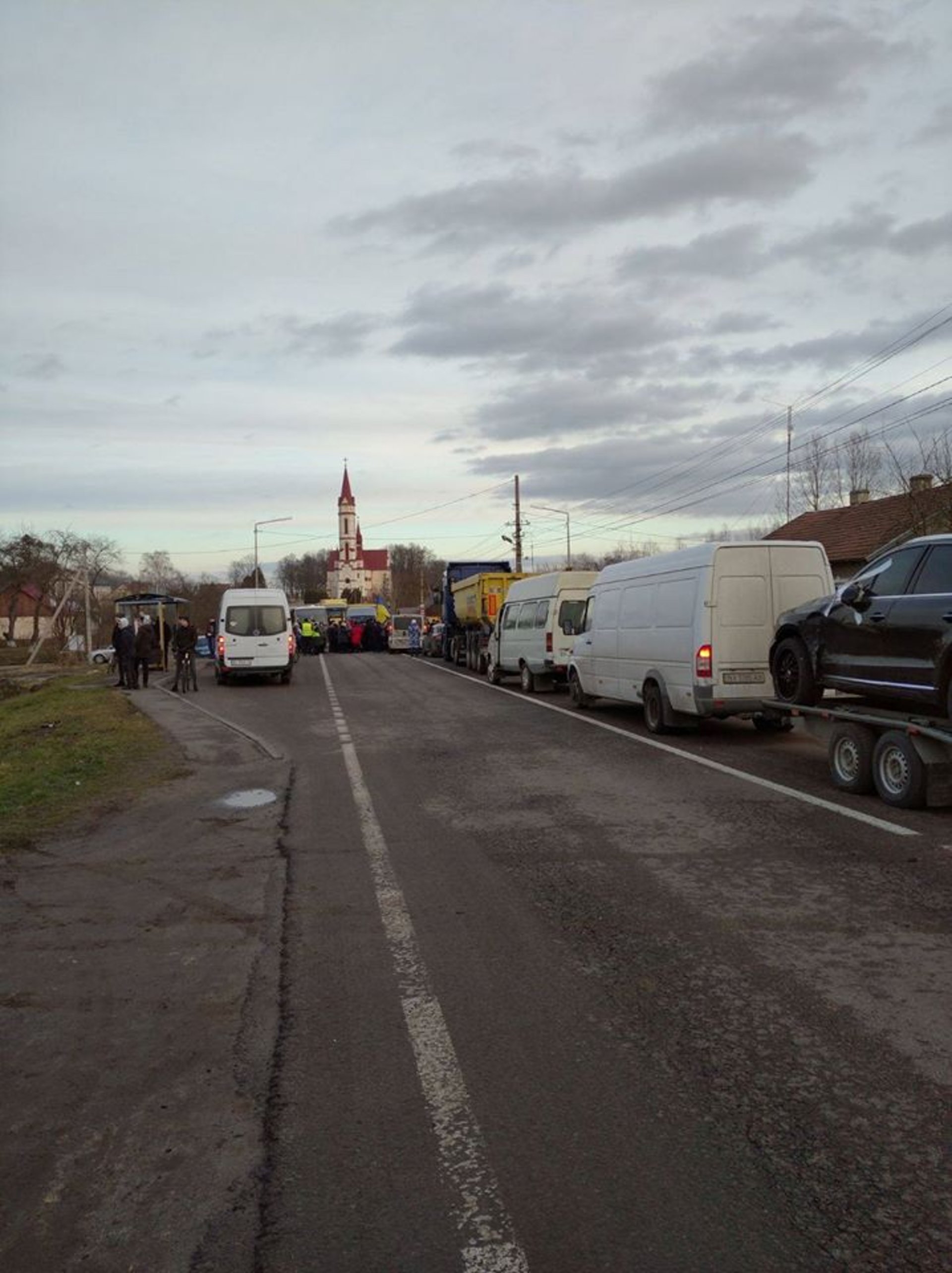 На Львівщині перекрили трасу до Польщі. Фото Віталій Горбатенко