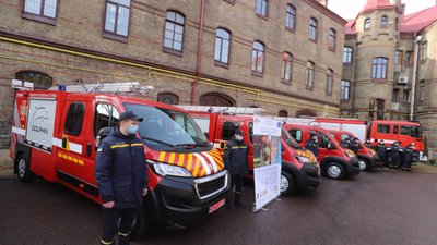 У Львові рятувальники отримали нові автомобілі першої допомоги (ФОТО)