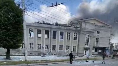 Зруйнований ракетами Будинок офіцерів у Вінниці демонтують