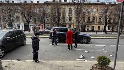 У центрі Львова не розминулись автомобілі (ФОТО)