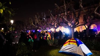 У Барселоні прихильники Пучдемона намагалися встановити намети біля парламенту