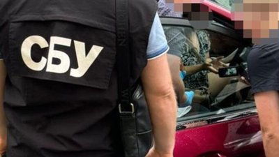 На Львівщині 23-річна жінка переправляла ухилянтів за кордон