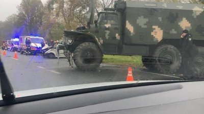 На Львівщині у ранковій ДТП загинуло двоє людей (ФОТО)