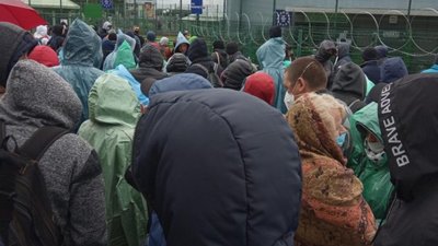 На пішому переході у Шегинях виникли шалені черги: люди не перетнули кордон ще з 3 години ночі (ФОТО)