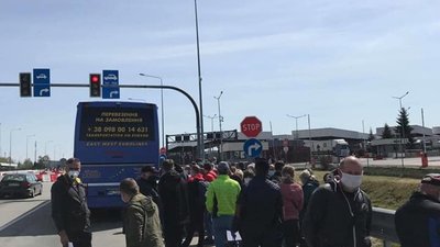 Автобуси більше не перевозитимуть громадян через українсько-польський кордон, - ДПСУ