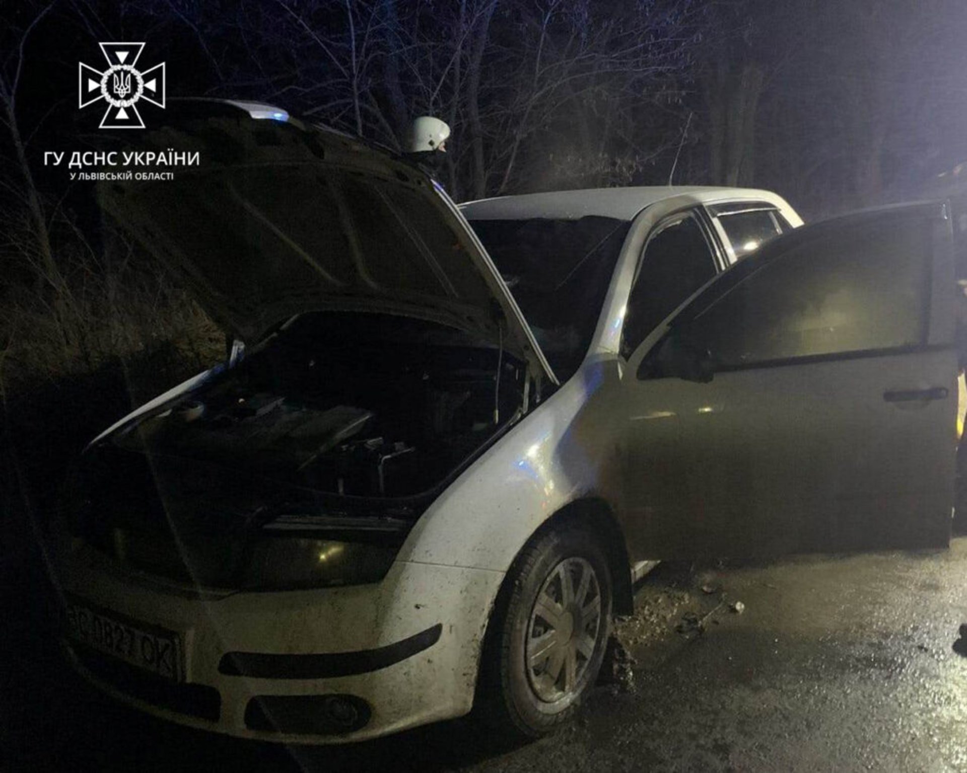 Вогнеборці Львівщини двічі ліквідовували пожежі в автомобілях
