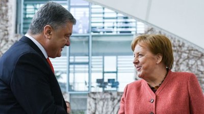 Петро Порошенко отримав від Ангели Меркель привітання з Різдвом та Новим роком