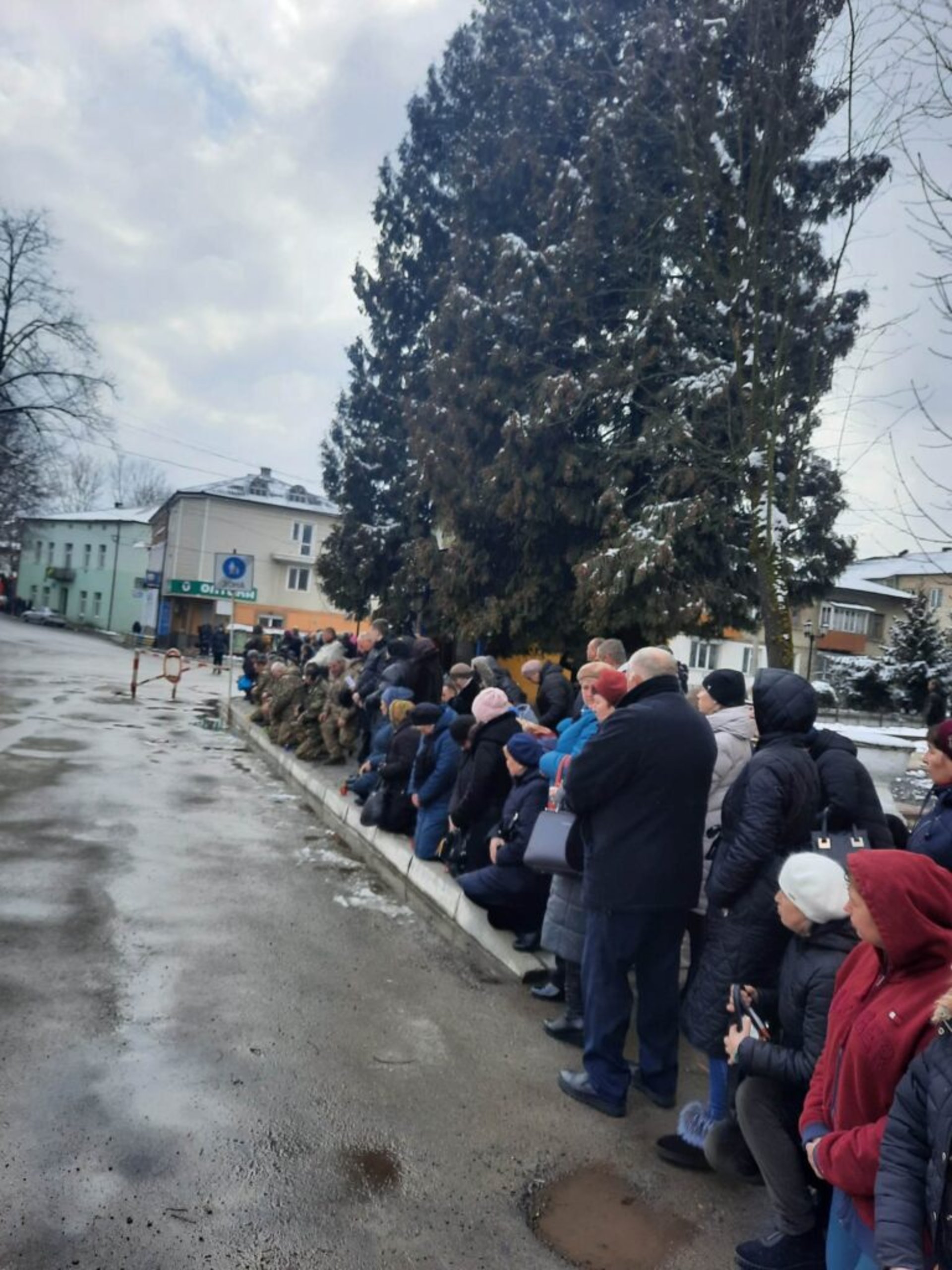 Львівщина на колінах зустріла молодого Героя