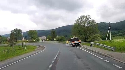 На Львівщині автомобіль злетів з траси "Київ-Чоп" (ФОТО)