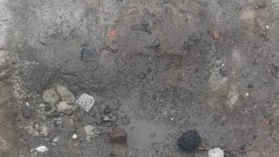 У Львові після ремонту на тротуарі залишилась яма