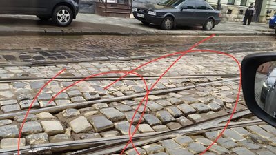 У центрі Львова просять замінити небезпечну колію (ФОТО)