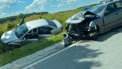 У Львівській області з траси злетів автомобіль (ФОТО)