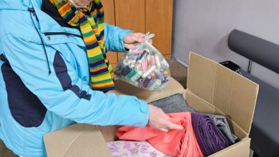 На Львівщині вимушеній переселенці з Сєверодонецька подарували швейну машину