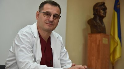 Колективу Львівського обласного онкологічного центру представили в.о. керівника Олега Дуду