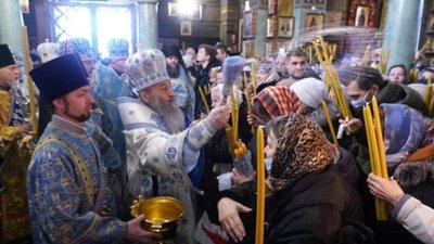 Митрополит УПЦ МП Онуфрій освятив свічки у Львові