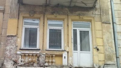 У будинку на вул. Джерельна, 43 відновили балкон, який обвалився влітку