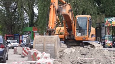 Як у  Золочеві третій рік ремонтують площу у центрі міста (ВІДЕО)