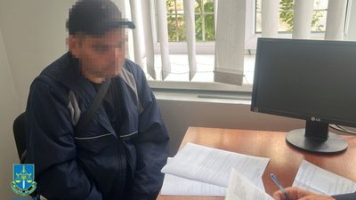 На Львівщині у селі чоловік вкрав 6,5 тисяч доларів