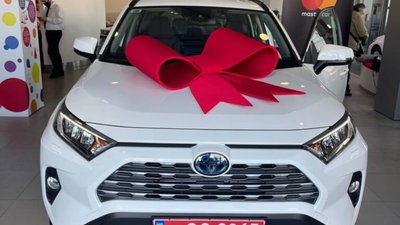 Львів’янка виграла автомобіль Toyota RAV4 Hybrid (ФОТО)