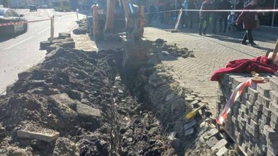 Біля готелю "Львів" розширюють зупинку громадського транспорту