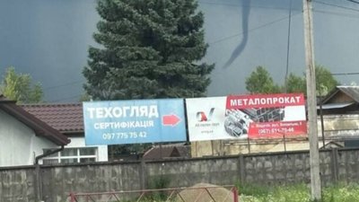 На Львівщині помітили смерч