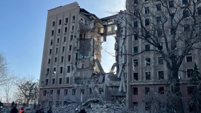 У Миколаєві росіяни влучили в будівлю ОДА (ФОТО)