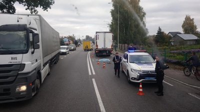 У Запитові вантажівка вбила людину (ФОТО)