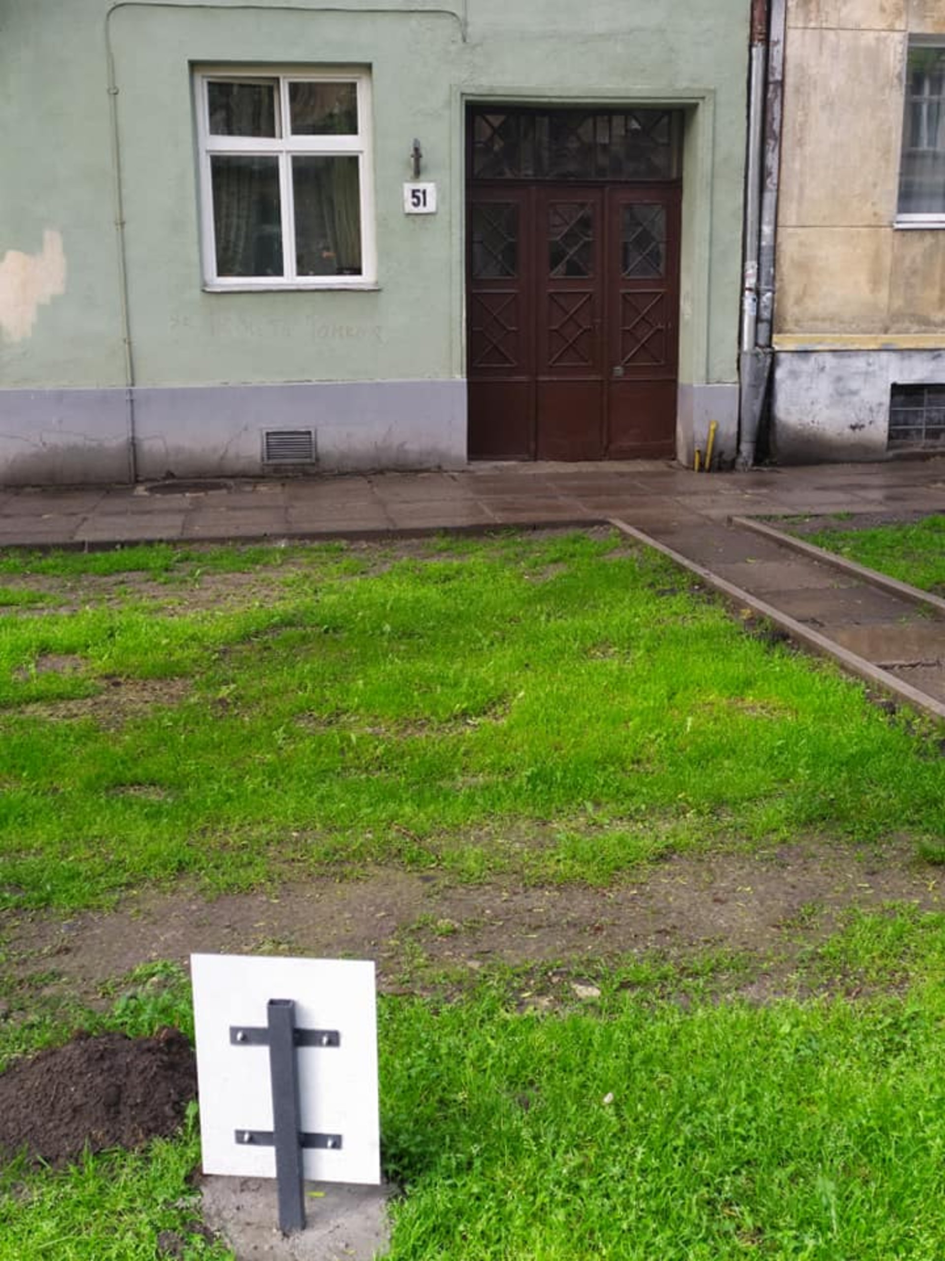 У центрі Львова на траві заборонили вигул собак, фото Гаряча лінія міста Львова