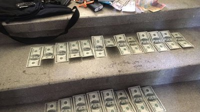 У Львові на хабарі затримали трьох поліцейських