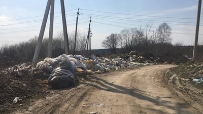 У Львові невідомі викинули будівельне сміття поблизу заказника "Білогорща" (ФОТО, ВІДЕО)