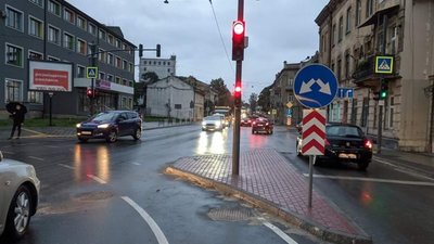 Садового просять демонтувати світлофор на повороті на Високий замок