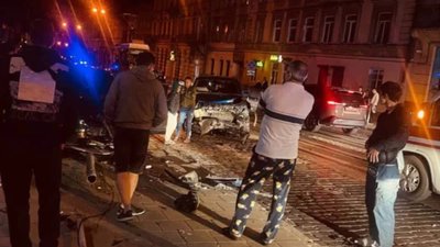 У Львові на магістральній вулиці не розминулись автомобілі