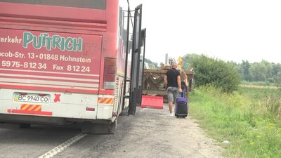 Велике будівництво: на дорозі "Львів-Луцьк" досі будують тимчасовий міст (ФОТО, ВІДЕО)