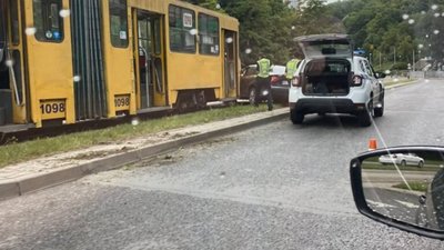 У Львові автомобіль не розминувся із трамваєм (ФОТО)