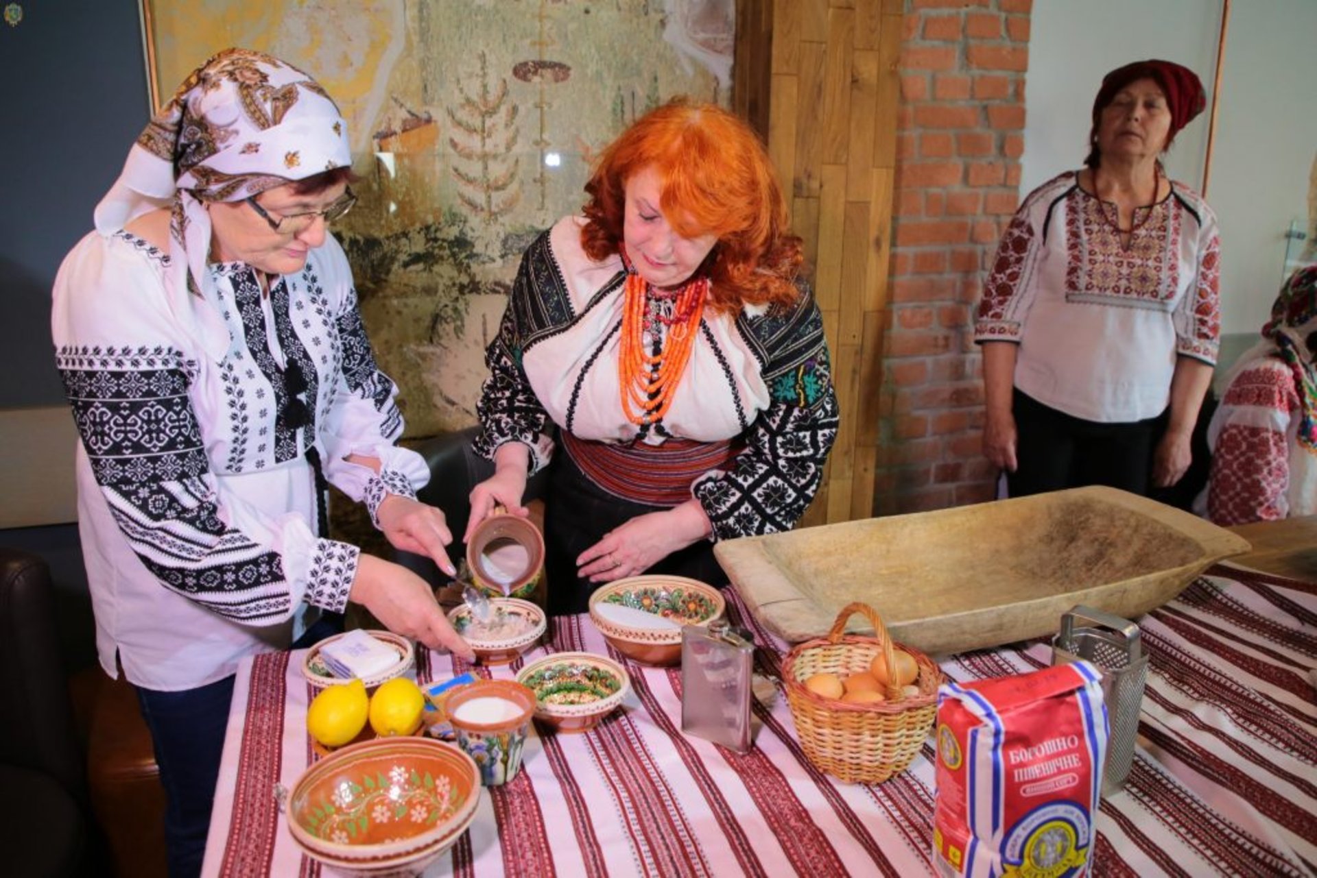 Як на Львівщині випікають паски для Захисників України