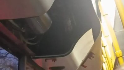 У Львові під час руху мало не розвалився автобус (ВІДЕО)