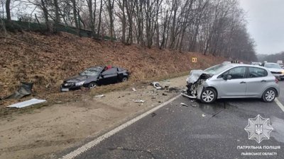 Біля міста Винники ускладнений рух транспорту