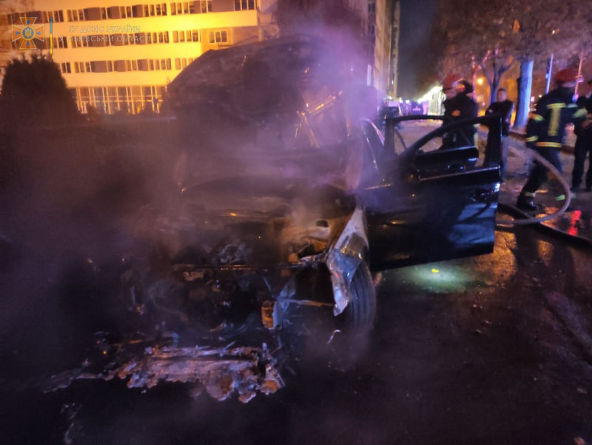 У Львові після ДТП загорівся автомобіль