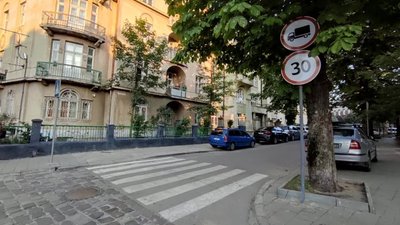 У Львові на перехресті Горбачевського – Котляревського встановили нові дорожні знаки (ФОТО)