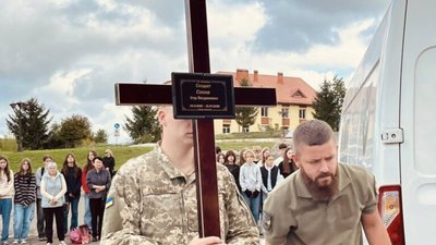 Новий Розділ зустрів тіло захисника