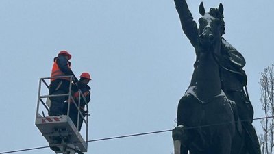 У Києві демонтують пам'ятник Щорсу (ФОТО, ВІДЕО)