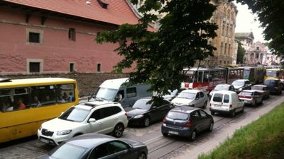 То є Львів: закорковане місто