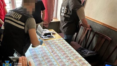 СБУ та Нацполіція викрили посадовців, які фальсифікували перевірки військової техніки за хабарі