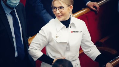 Швидка політична допомога: мережу рве фото Тимошенко у костюмі медсестри (ФОТО)