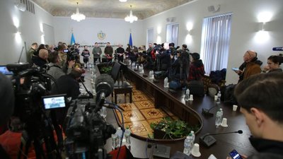 Подоляк пояснив, чому члени української делегації тиснули руки росіянам (ВІДЕО)