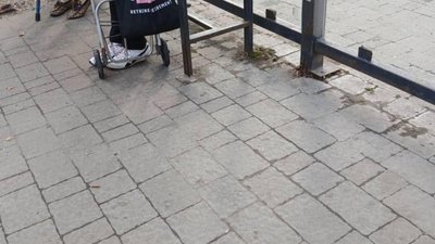 У Львові пенсіонери не можуть користуватись лавками на зупинках